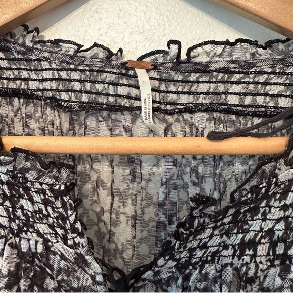 Free People Beatrice Mesh Blouse Top Floral Printed Ruffle Smocked Size M ( e5 - Picture 9 of 9